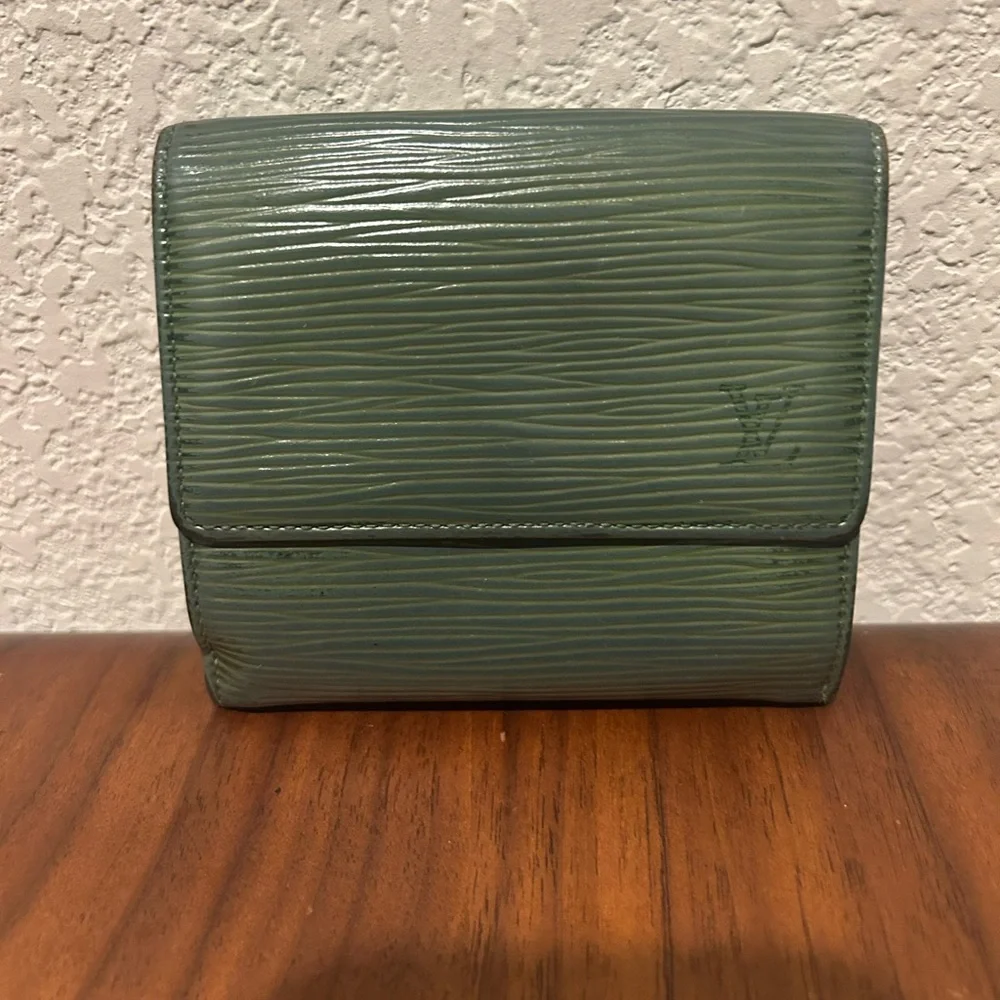 Louis Vuitton Epi Leather Compact Elise Wallet in Green